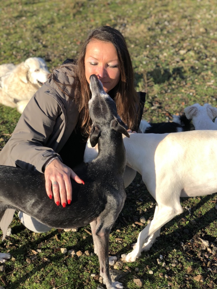 Désirée Scheller mit ihrem Hund